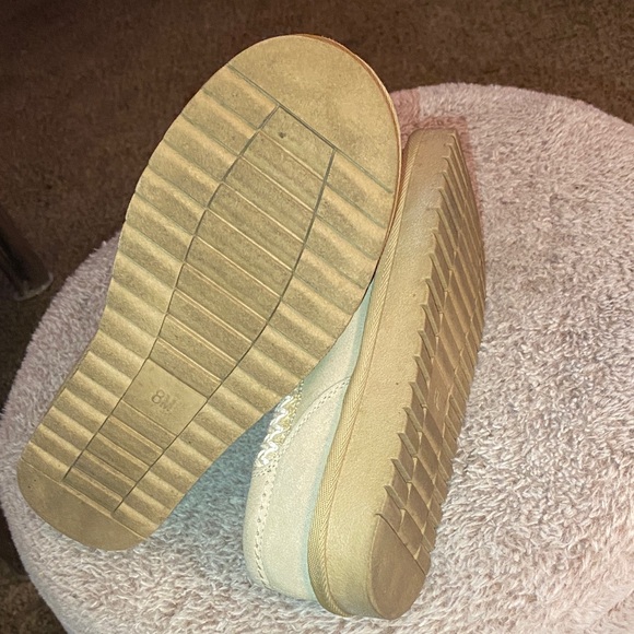 Elegant Beige Women's Slippers - Picture 5 of 5